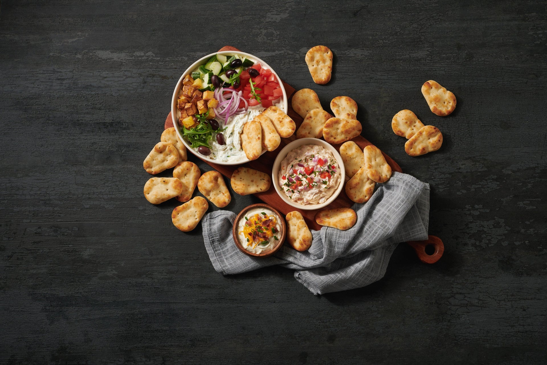 Stonefire® Garlic Naan Dippers® Mezze Board