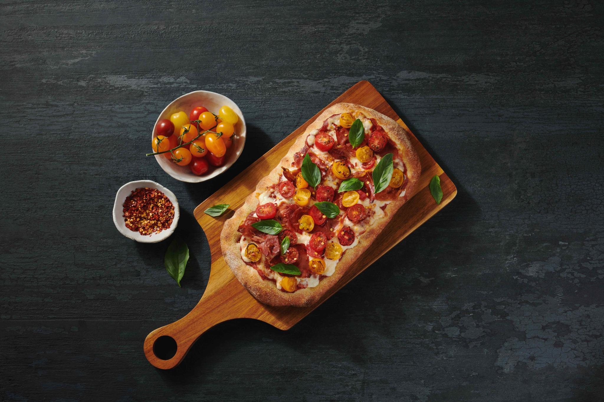 Prosciutto Caprese Milano Pizza